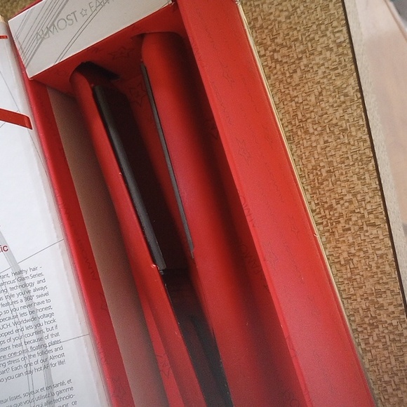 Almost famous glam series flat iron hair straightener - Picture 3 of 5
